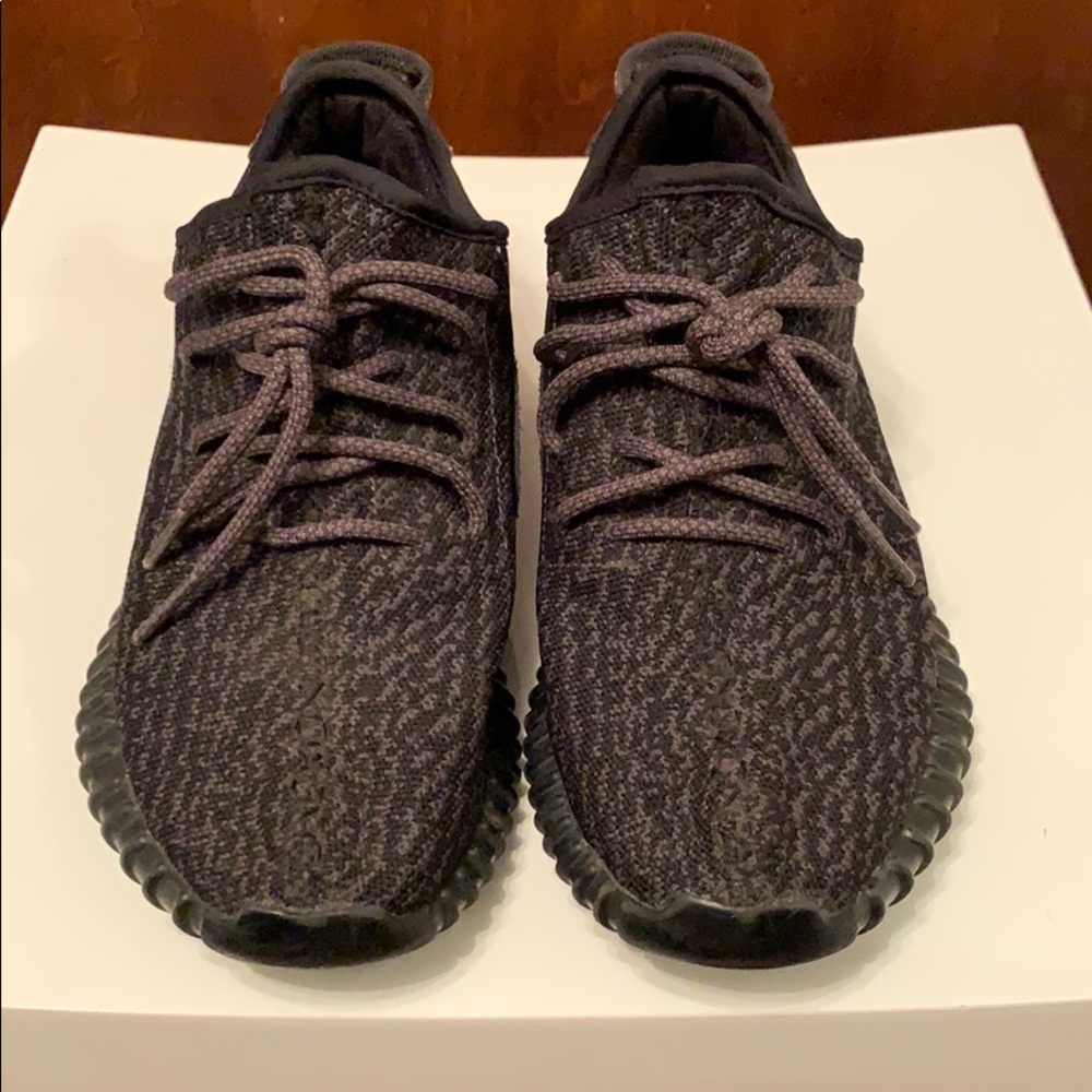 %100 original Yeezy 350 boost Pirate Black 8.5 US
